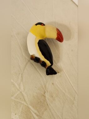Hand-Painted Toucan Bird Brooch in Yellow, Black & White